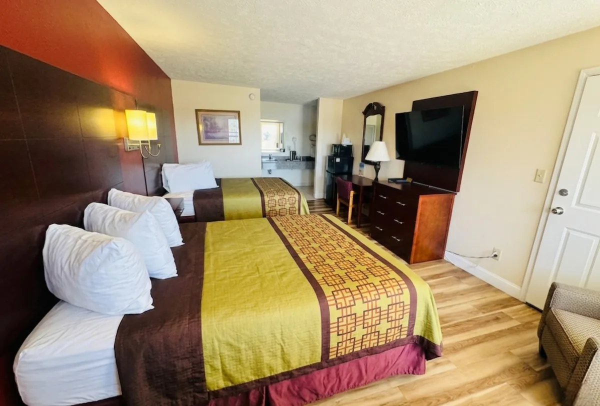 Queen Bedroom